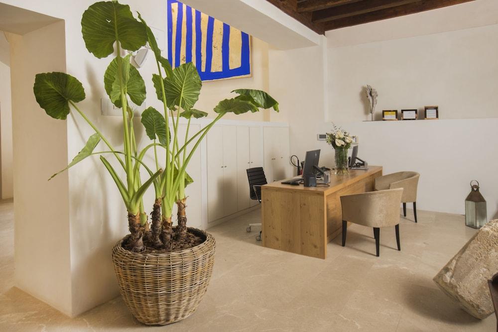 Khách sạn Icon Roseto 4*