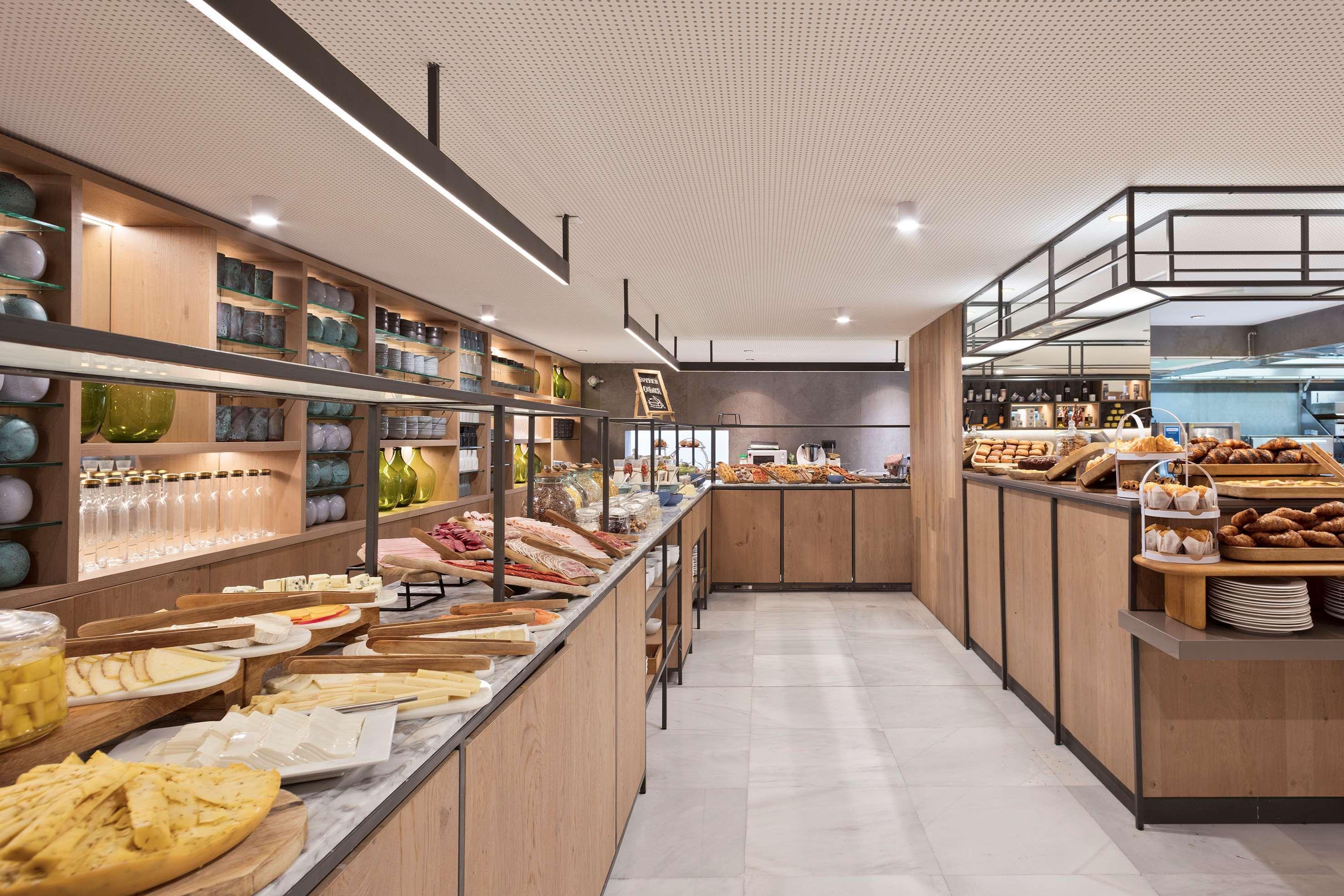 Khách sạn Melia Marina