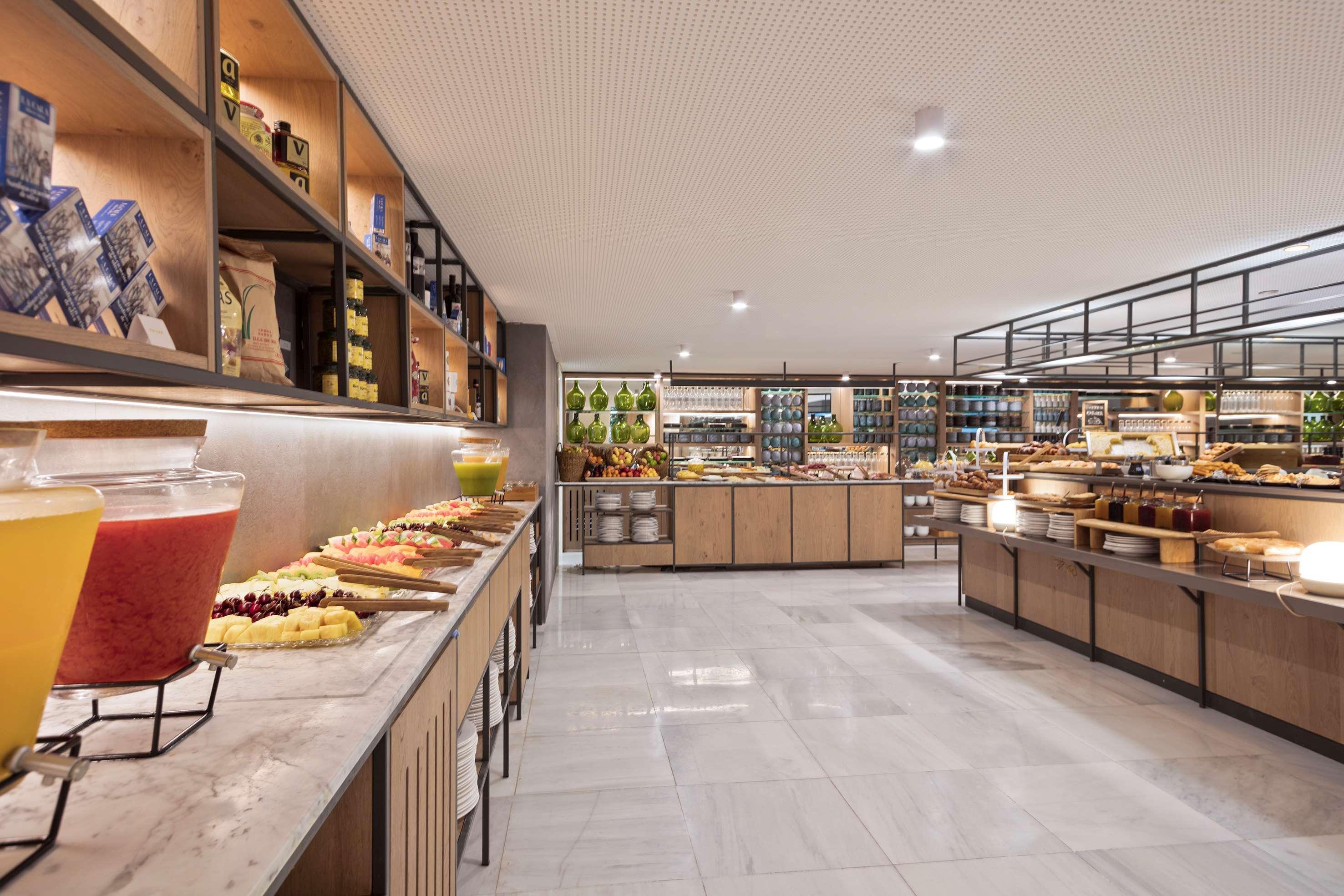 Khách sạn Melia Marina