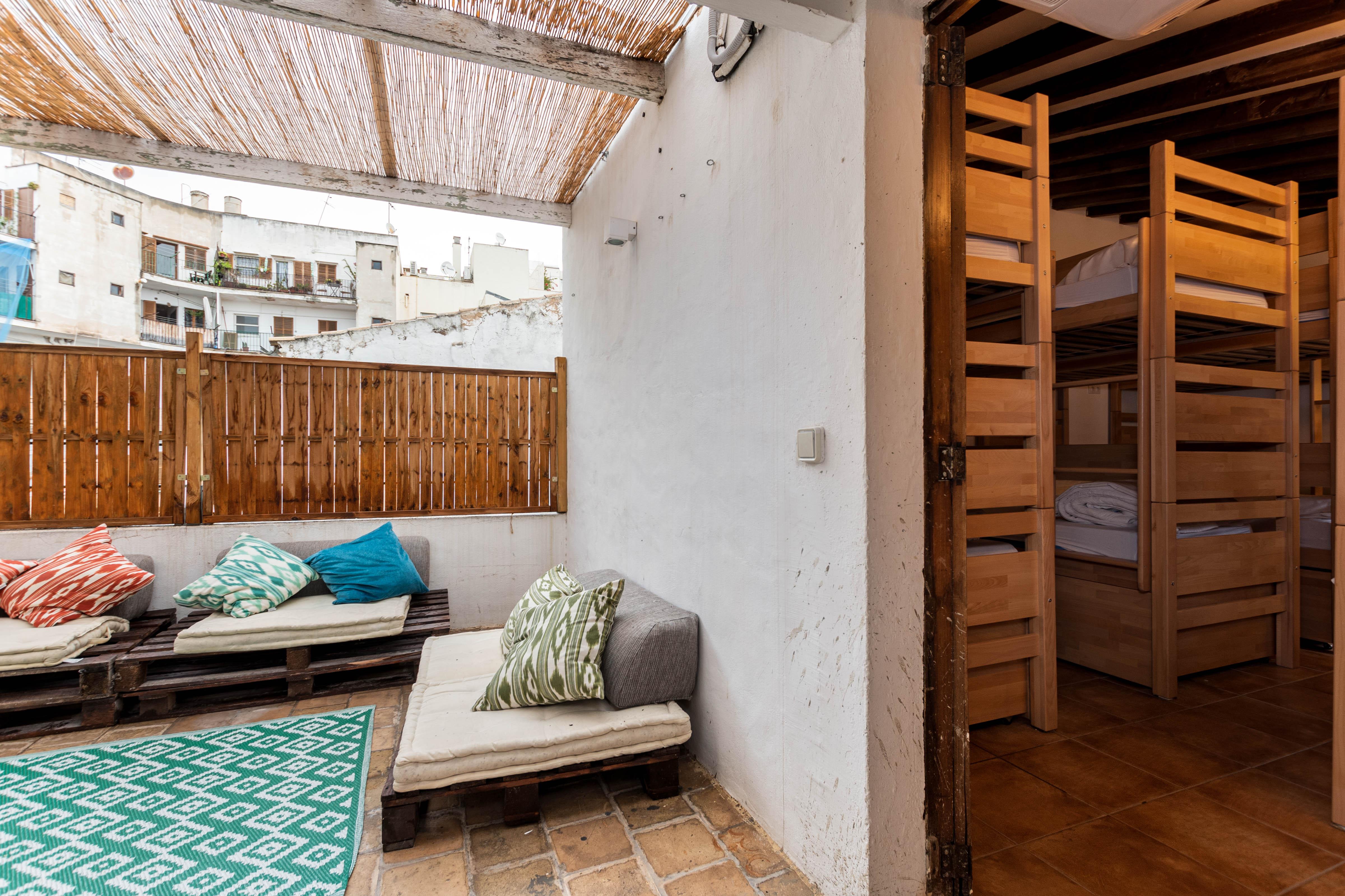 Urban Hostel *