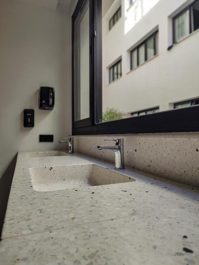 Hostal The Boc - *