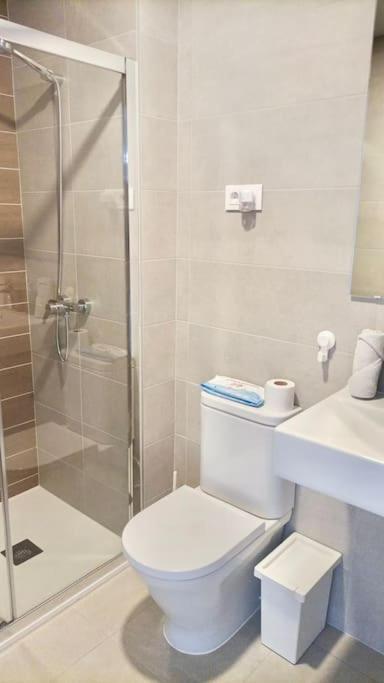 Excelente Habitacion Para Una Persona Con Bano Privado En Piso Compartido Con Una Familia Căn hộ