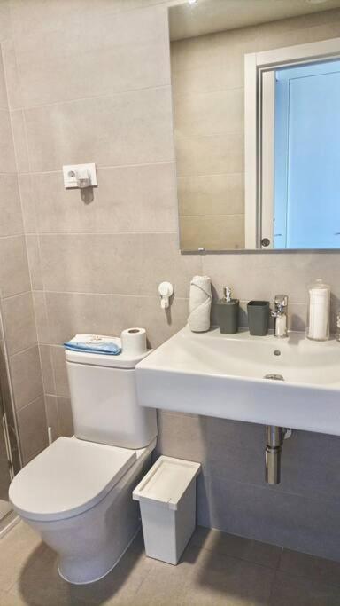 Excelente Habitacion Para Una Persona Con Bano Privado En Piso Compartido Con Una Familia Căn hộ