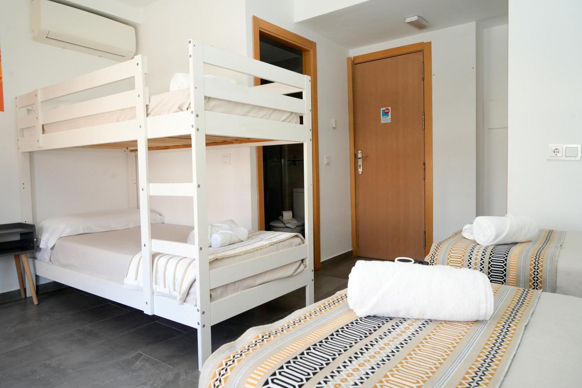New Art Hostel *