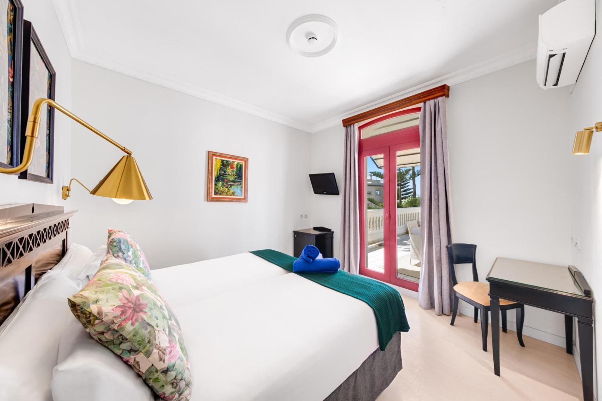 Ciutat Jardi Khách sạn 4*
