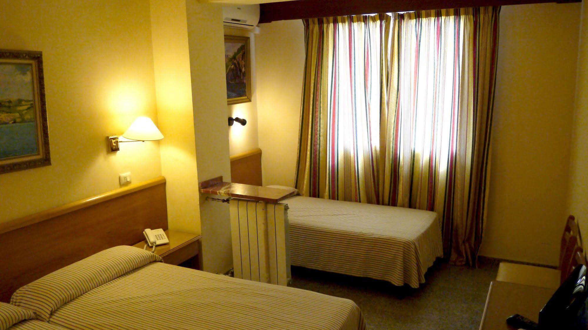 Khách sạn Abelay 2*