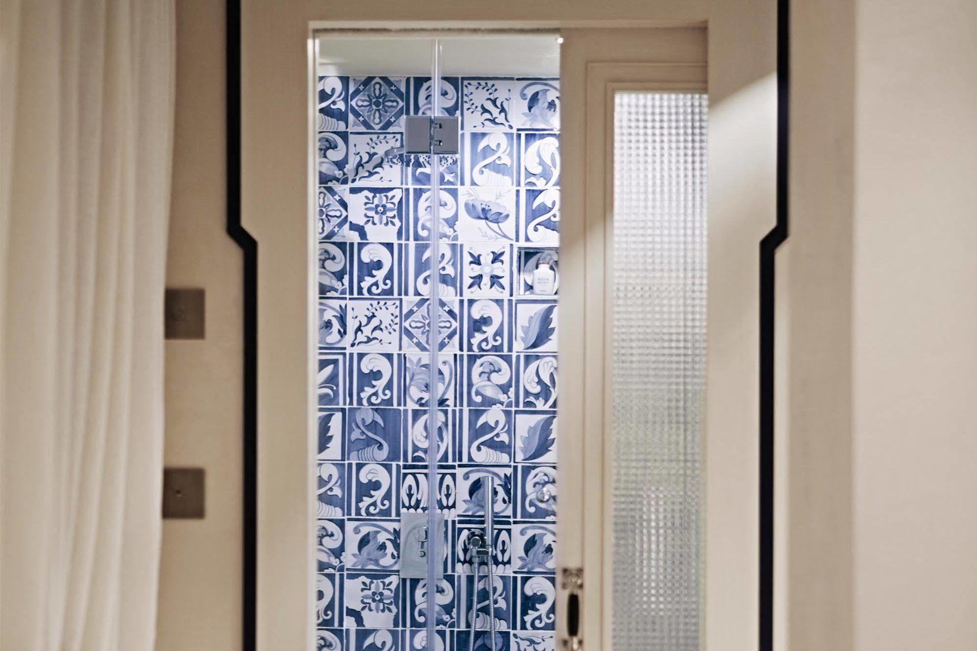 Cort Khách sạn 4*