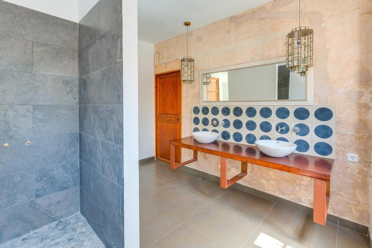 Villa Palma, Establiments Palma