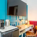 Dog Admiral - Urban Guest House