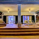 Villa Con Piscina