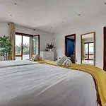 Villa Con Piscina