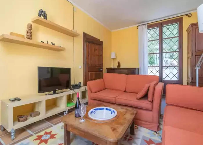 Beautiful Holiday Home With Balcony