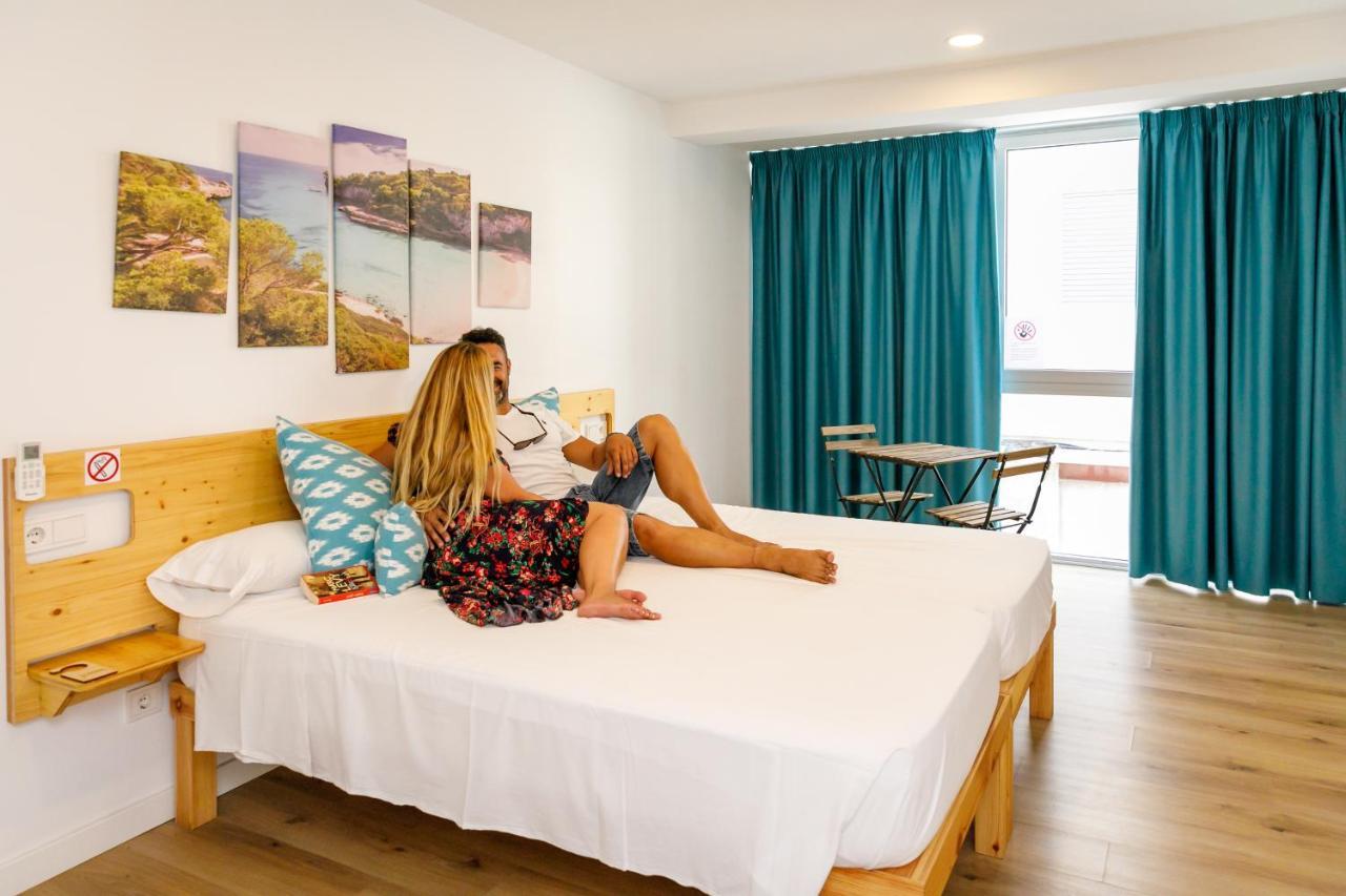 We - Juvenil Hostel