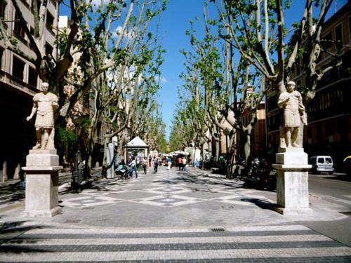 Nhà khách Rambla Center *