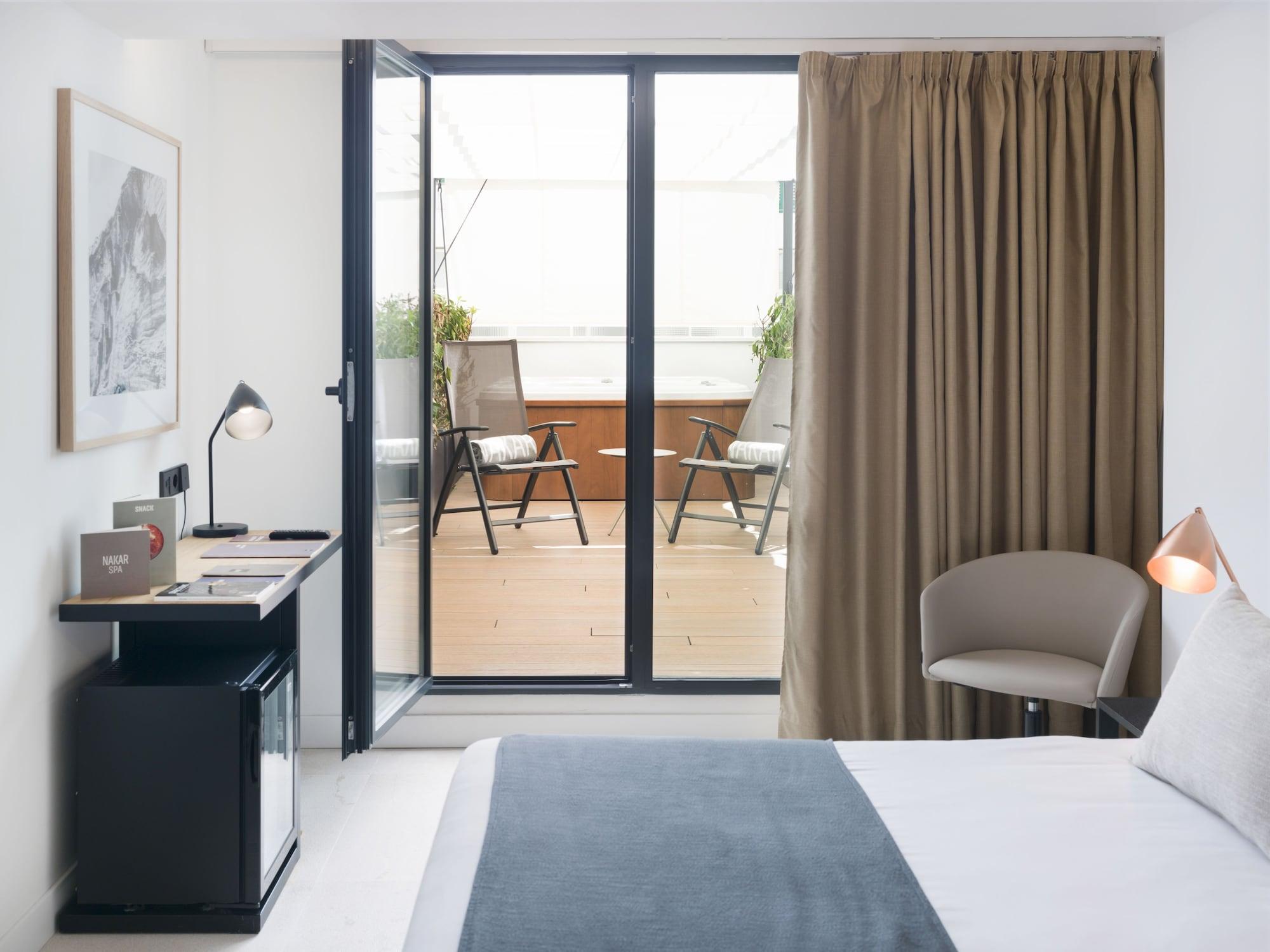 Khách sạn Nakar 4*