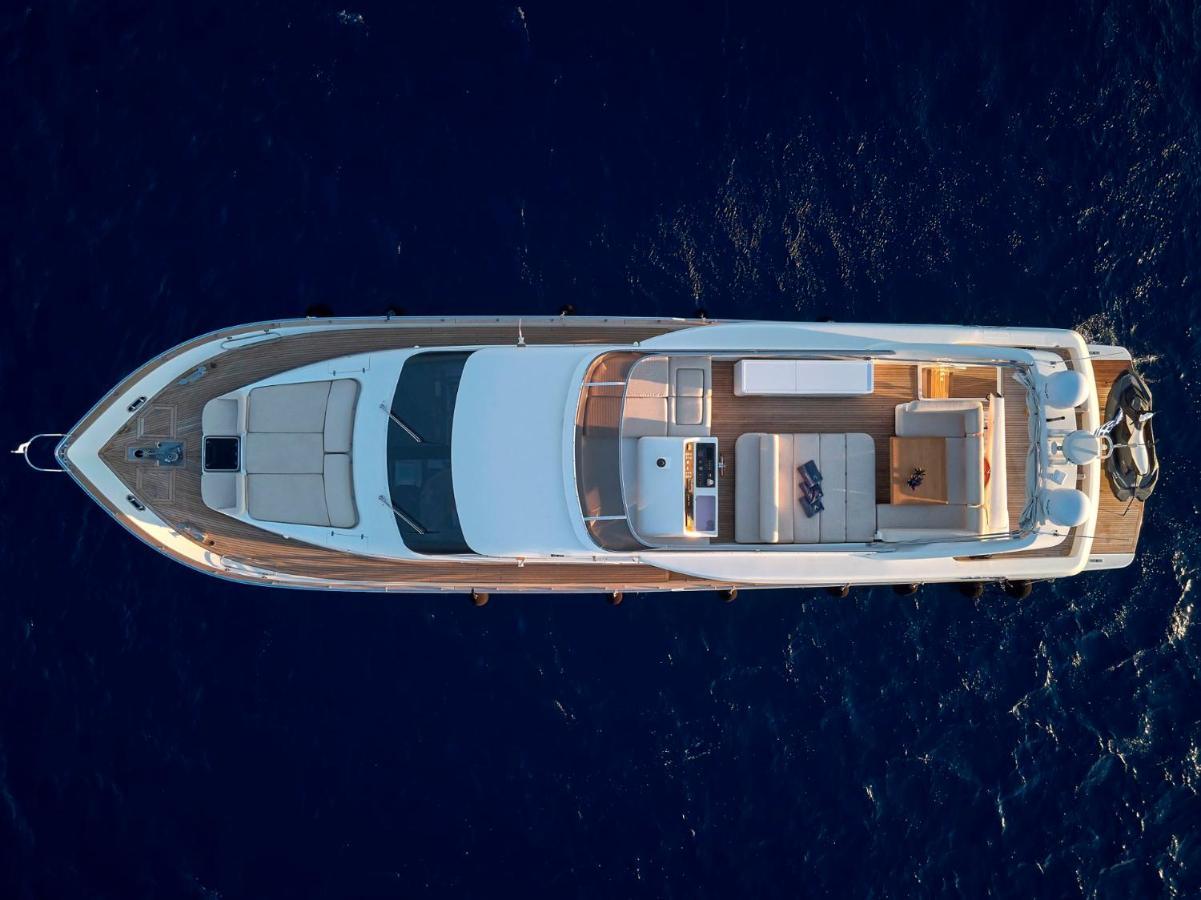 Botel Essoess Boat - Five Star - Exclusive Use *