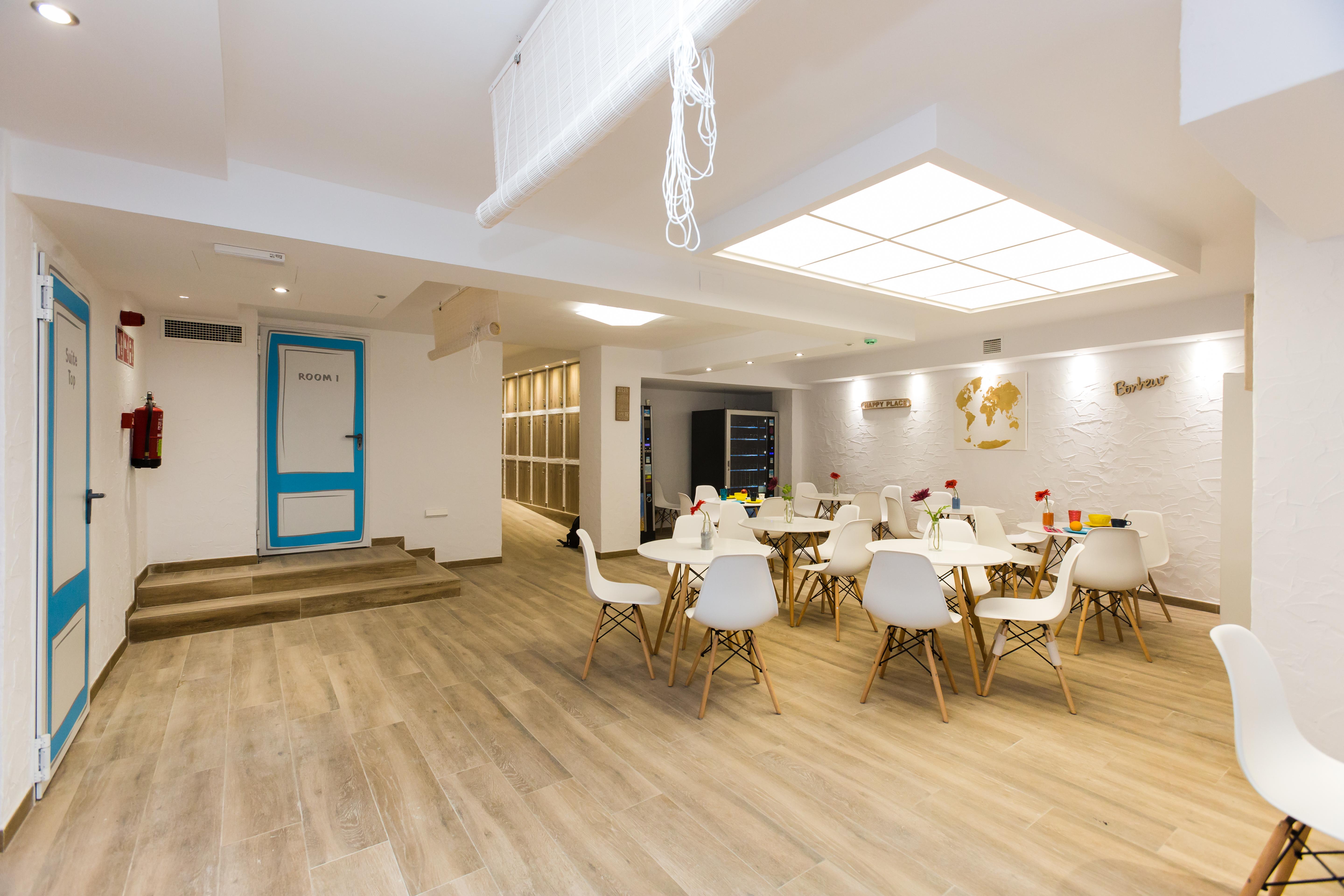 Singular By Eurotels - Juvenil Hostal