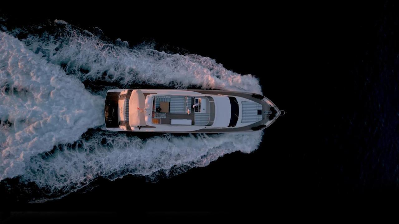 Essoess Boat - Five Star - Exclusive Use Botel *