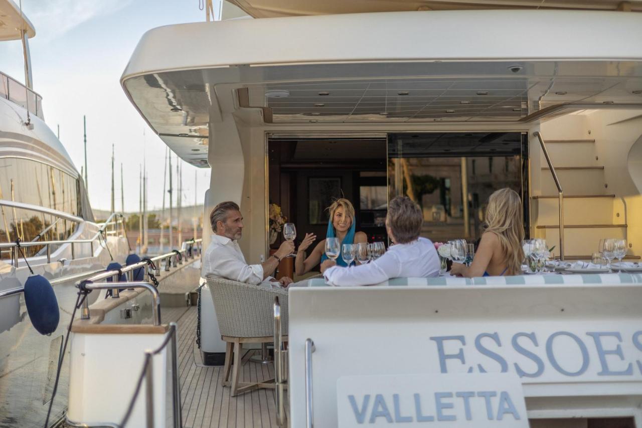 Essoess Boat - Five Star - Exclusive Use Botel