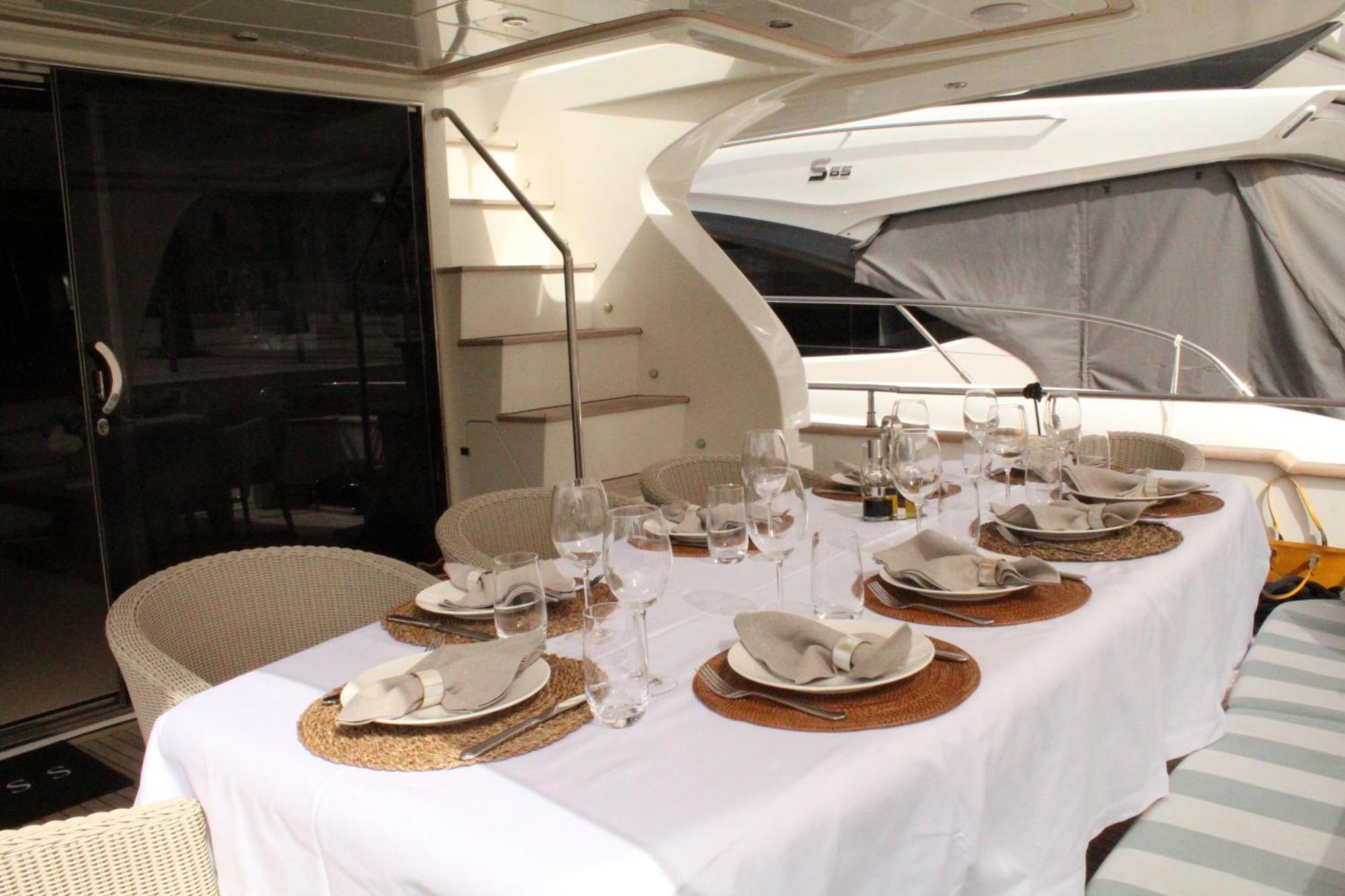 Botel Essoess Boat - Five Star - Exclusive Use