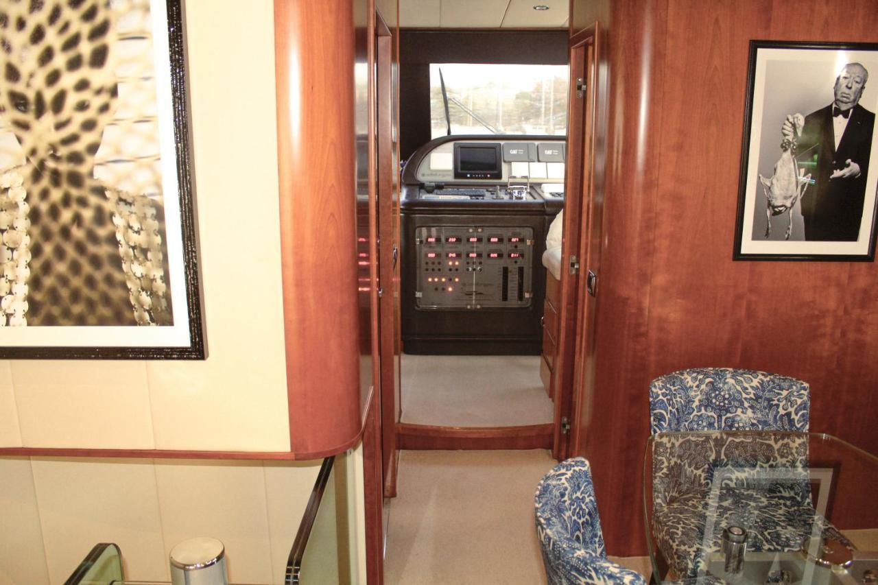 Botel Essoess Boat - Five Star - Exclusive Use *