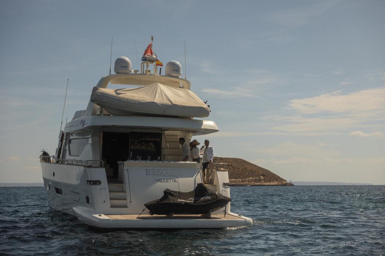 Botel Essoess Boat - Five Star - Exclusive Use *