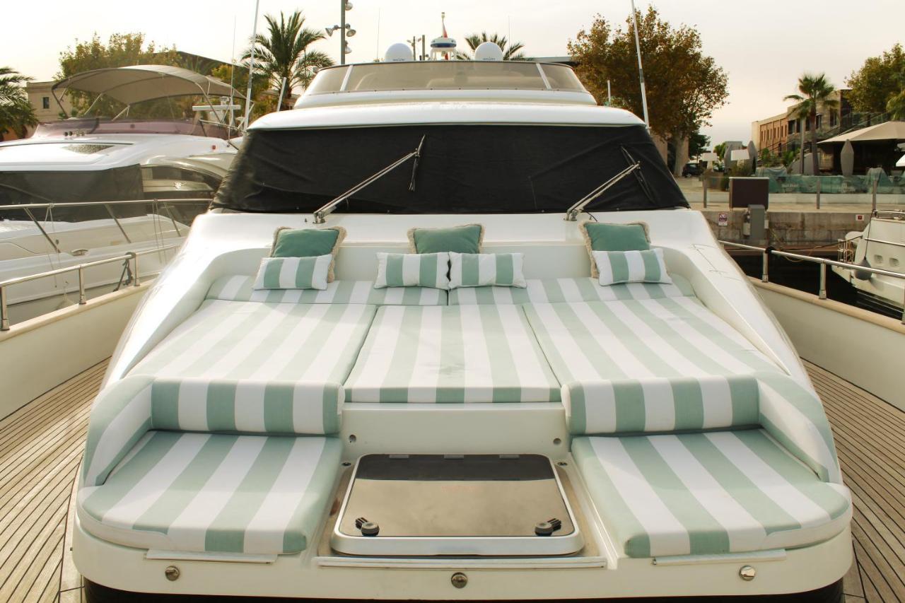 Botel Essoess Boat - Five Star - Exclusive Use