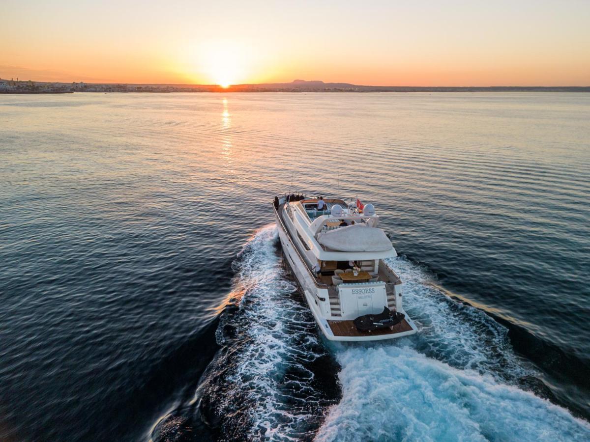 Botel Essoess Boat - Five Star - Exclusive Use