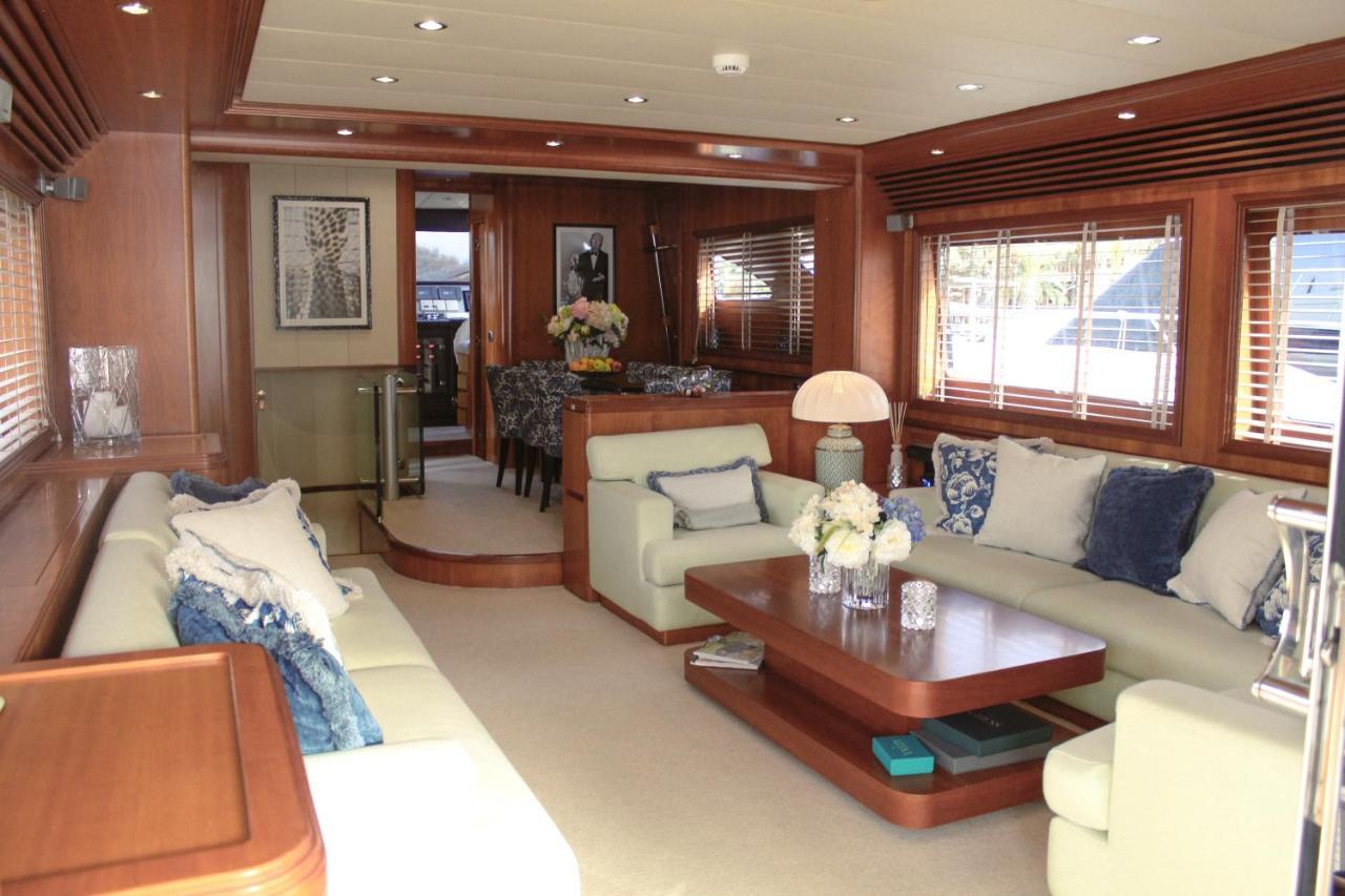 Botel Essoess Boat - Five Star - Exclusive Use Palma de Mallorca