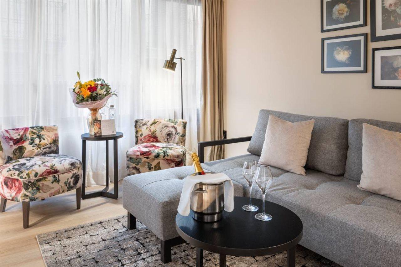 Nivia Born Boutique Khách sạn 5*