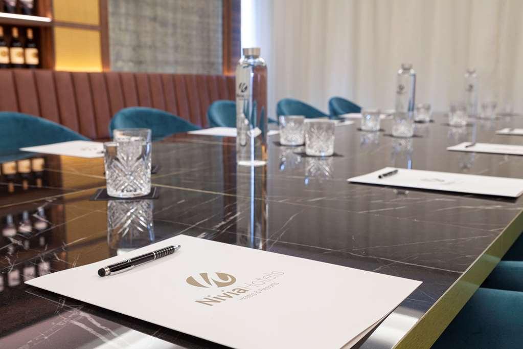 Khách sạn Nivia Born Boutique 5*
