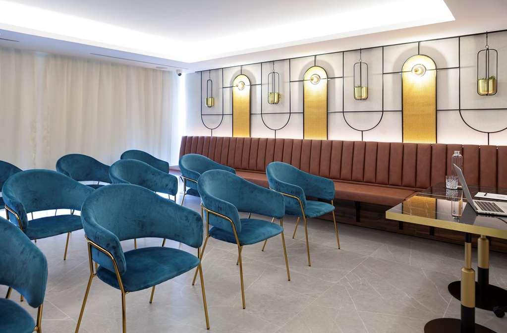 Nivia Born Boutique Khách sạn 5*