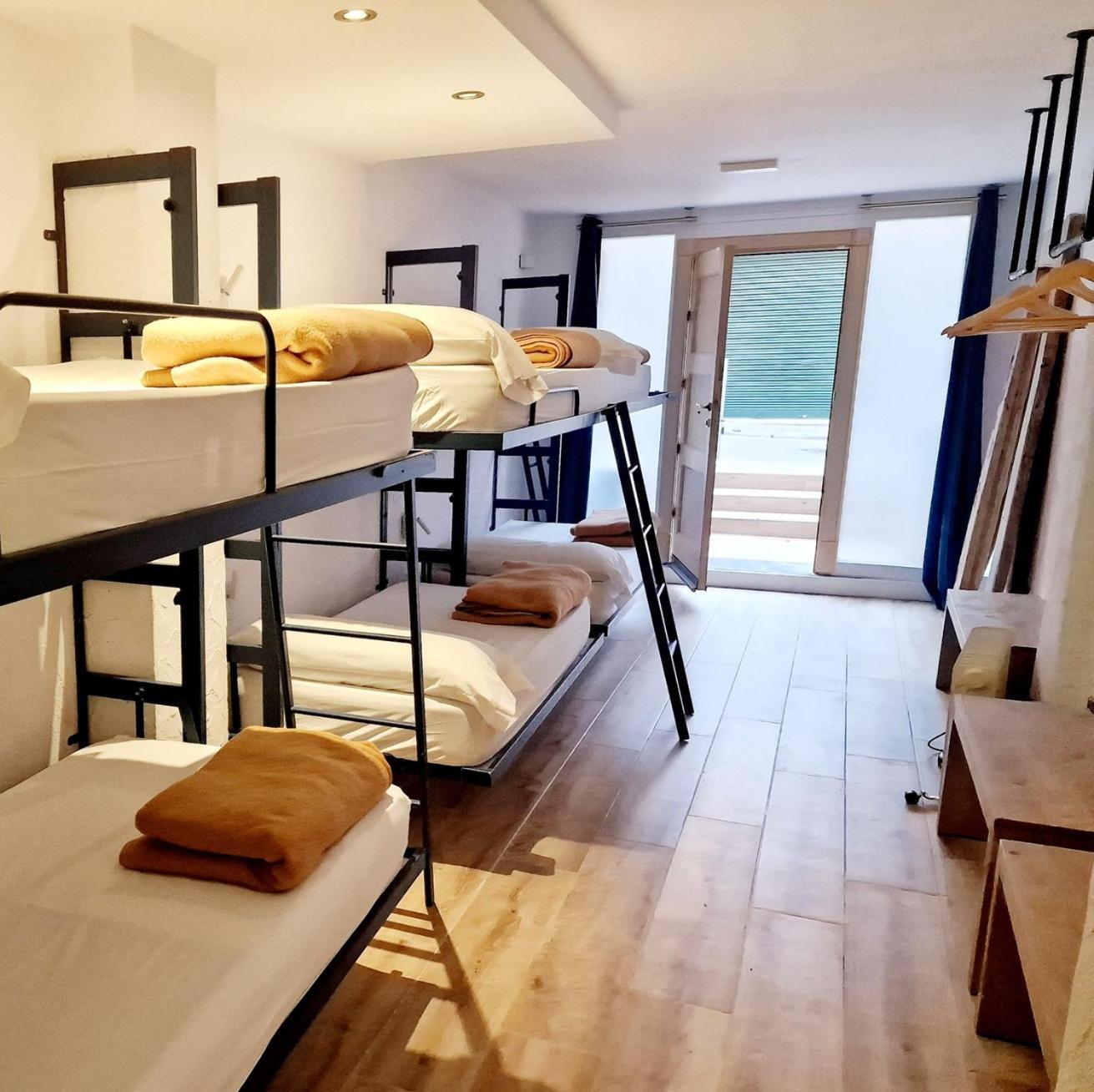 Y - Juvenil Hostel