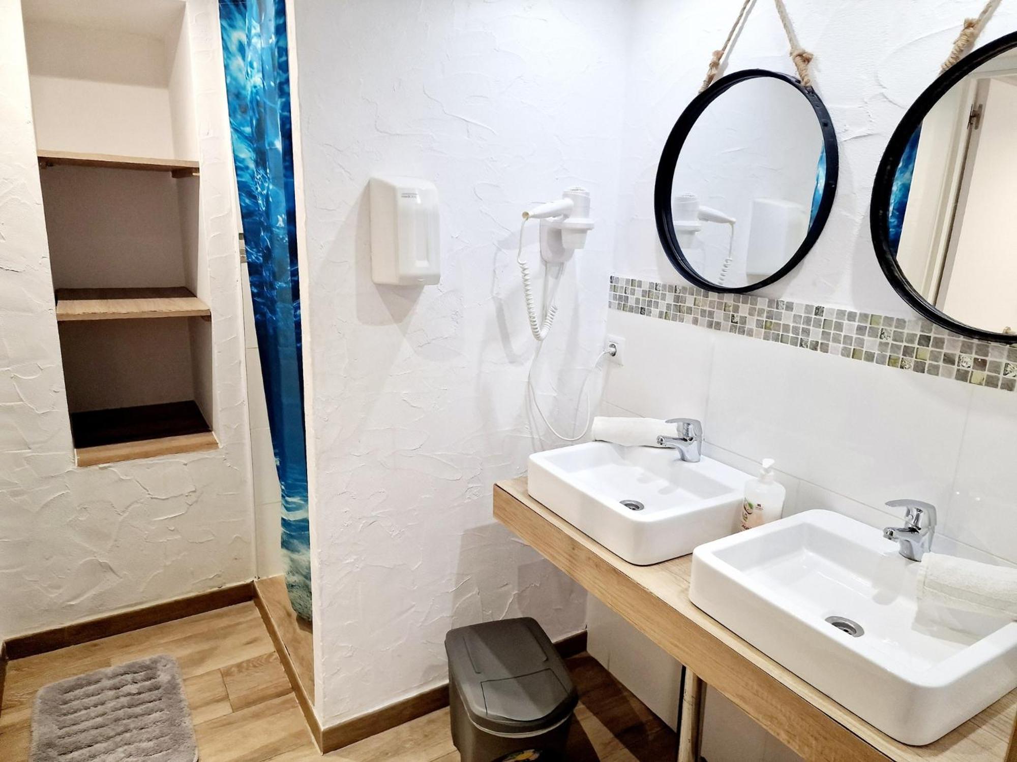 Y - Juvenil Hostel