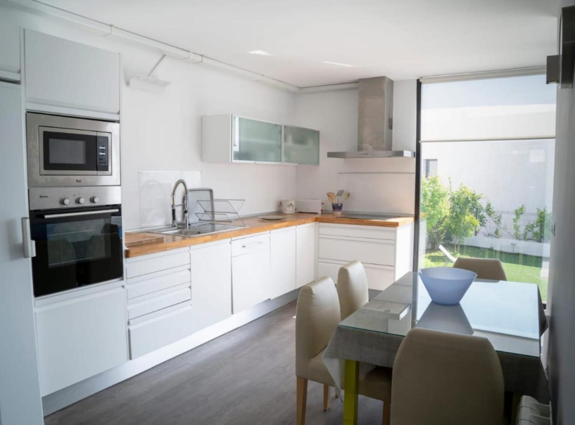 Moderna Con Piscina En Apartment
