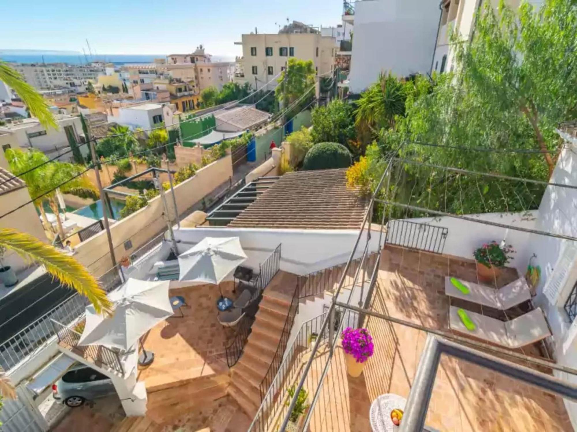 Beautiful With Balcony Chalet