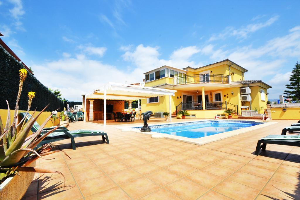 Carmela Villa *