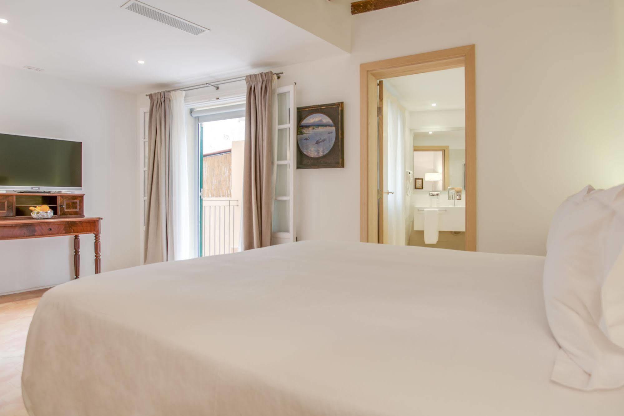 Ah Art Hotel 4*