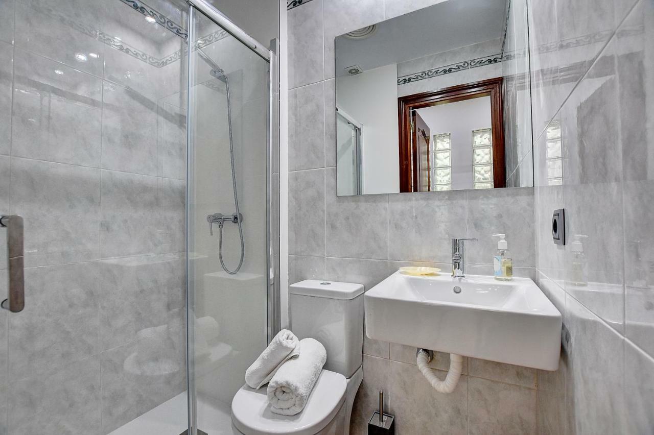 Con Piscina Villa