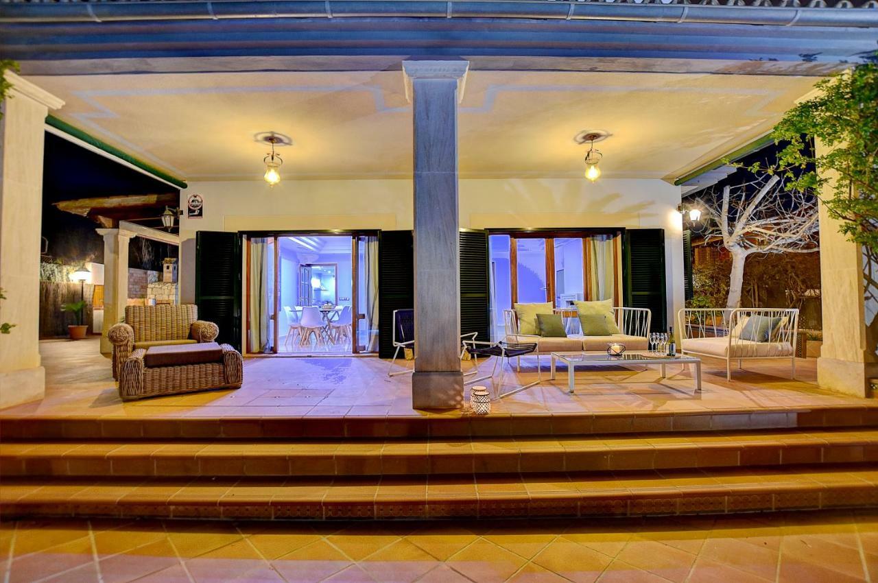 Con Piscina Villa *