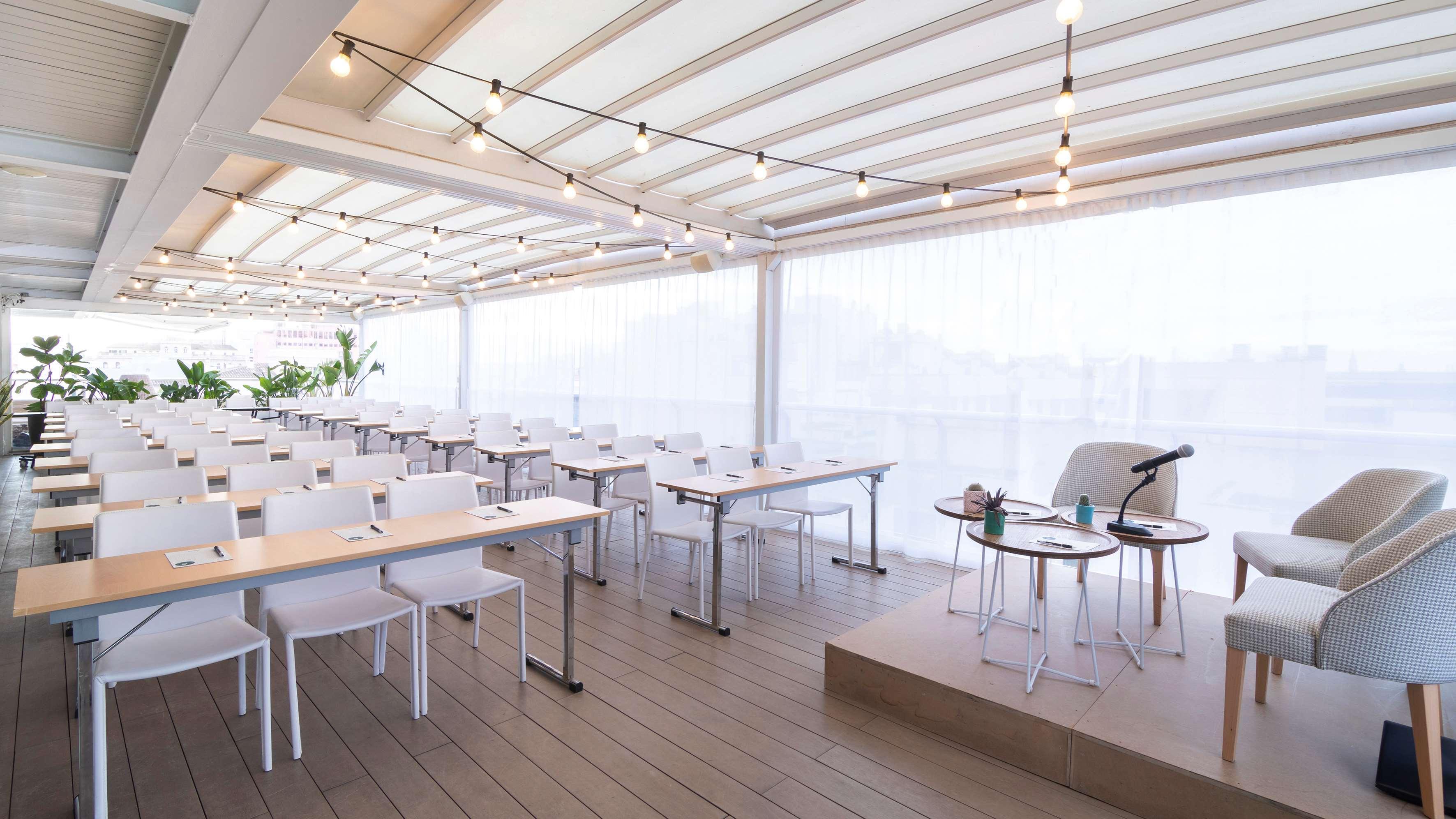 Khách sạn Innside By Melia Center 4*